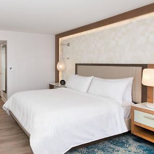 Zimmer mit Kingsize-Bett